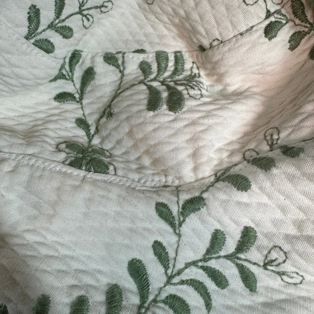 N/A quilted bucket